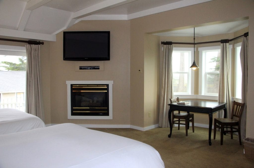 English Rose guest room at MacCallum Suites