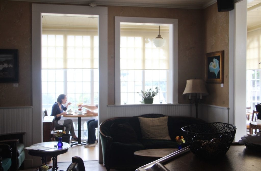 Sun porch and bar at the MacCallum House Restaurant