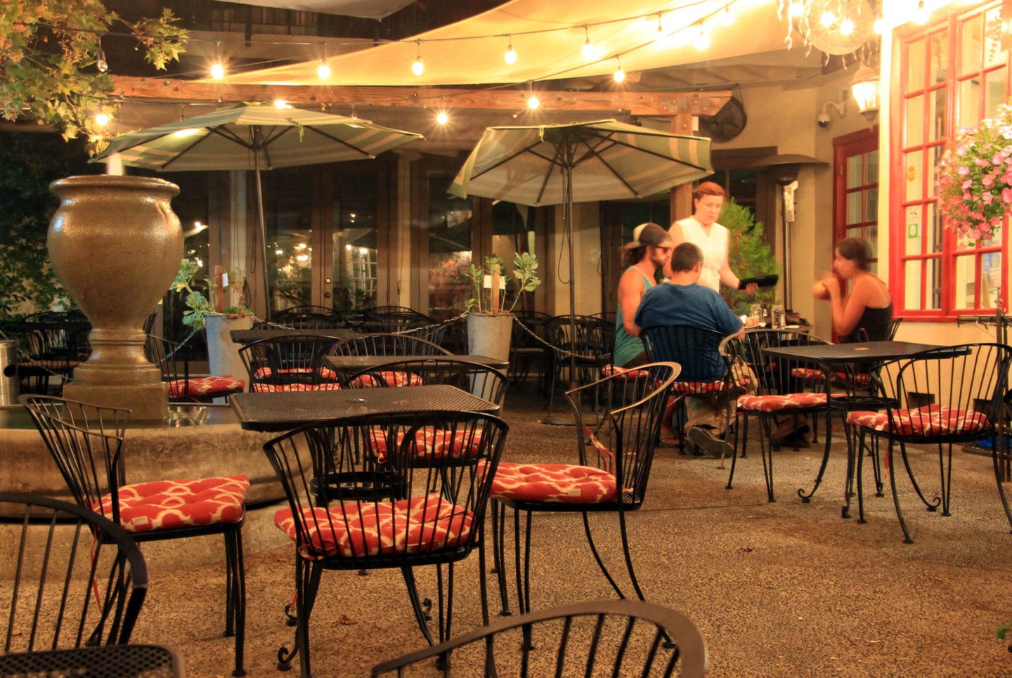 Courtyard at The Victoria Inn and V Bistro & Bar