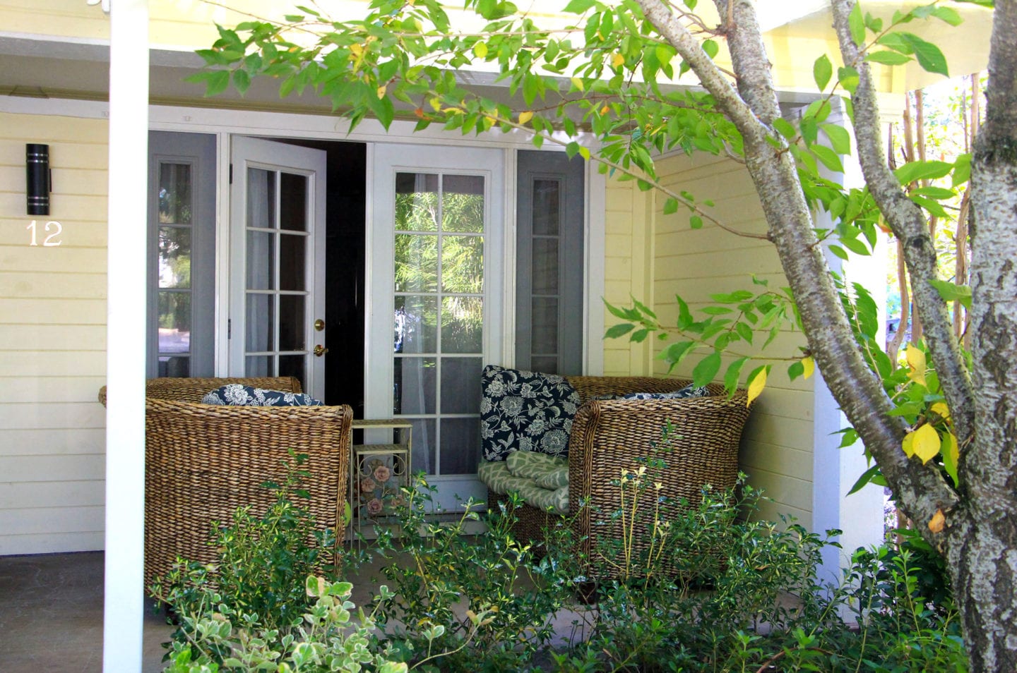 Wisteria Cottage patio at The Victoria Inn