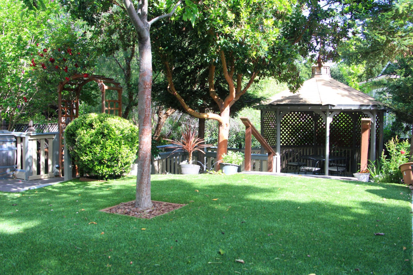Wine garden at ForFriends Inn