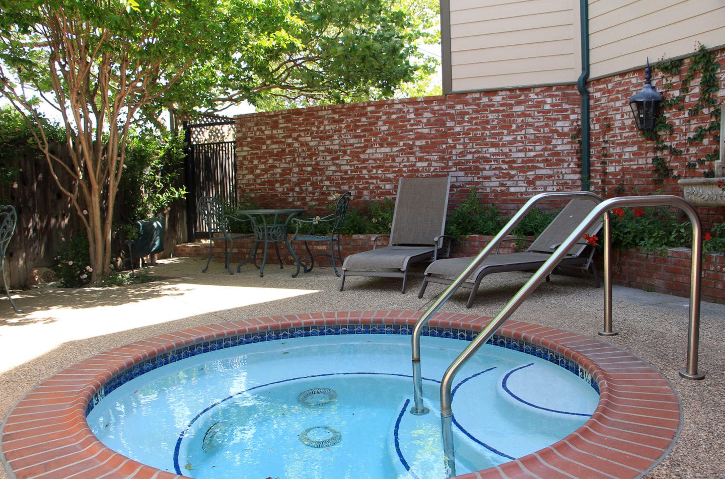 Santa Ynez Inn hot tub