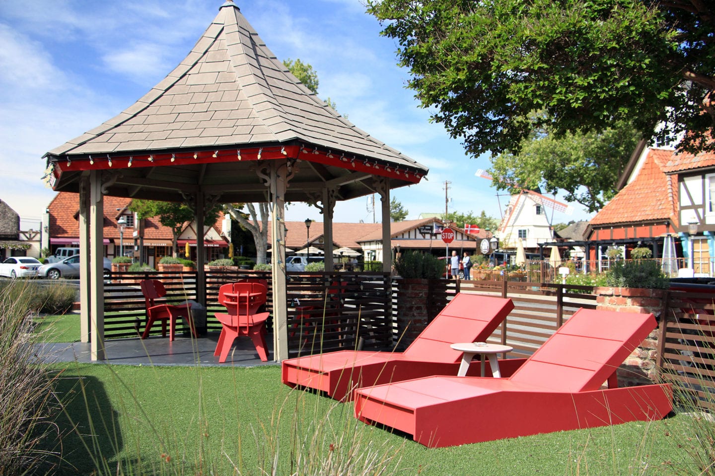 Outdoor gazebo at the Hamlet Inn