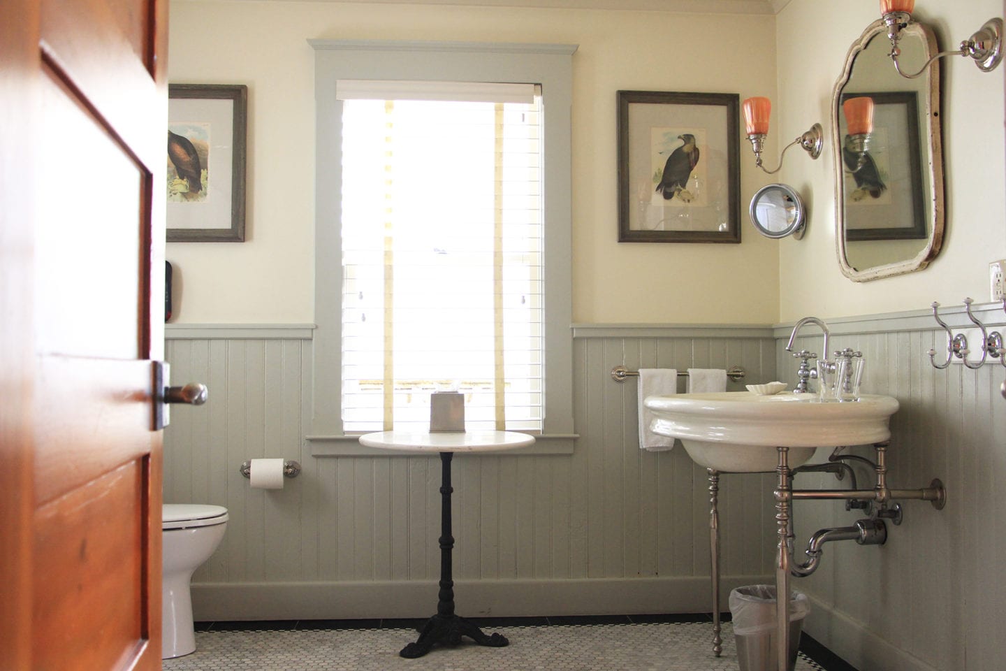 Bath of Al's Cottage at Nick's Cove & Cottages