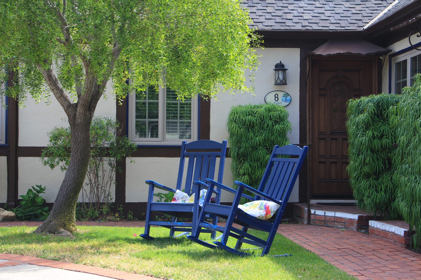 A pair of rocking outside a guest room at Solvang Gardens Lodge